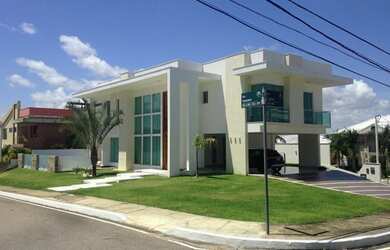 Imagem: A casa em condomínio possui 5 Dormitórios, 5 Banheiros, 5