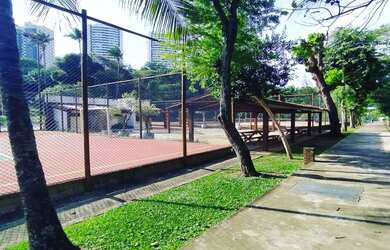 Imagem: A casa em condomínio possui 5 Dormitórios, 5 Banheiros, 680m²