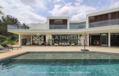 Imagem: A casa em condomínio possui 5 Dormitórios, 5 Banheiros, 3