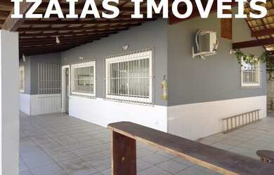 Imagem: A casa possui 2 Dormitórios, 2 Banheiros, 2 Vagas na garagem