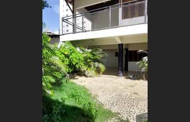 Imagem: A casa possui 5 Dormitórios, 5 Banheiros, 5 Vagas na garagem