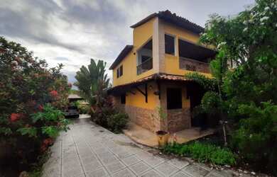 Imagem: A casa possui 3 Dormitórios, 5 Banheiros e 5 Vagas na garagem