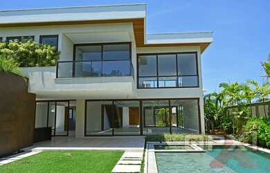 Imagem: A casa em condomínio possui 5 Dormitórios, 5 Banheiros, 5