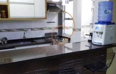 Imagem: O apartamento possui 2 Dormitórios, 1 Banheiro, 1 Vaga na garagem