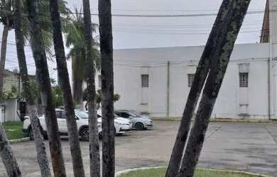 Imagem: O depósito possui 5 Vagas na garagem, 2.200m² de Área e