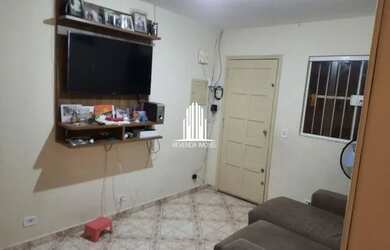 Imagem: A casa possui 3 Dormitórios, 1 Banheiro, 2 Vagas na garagem