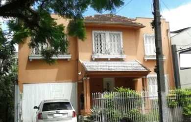 Imagem: A casa possui 5 Dormitórios, 1 Banheiro, 5 Vagas na garagem