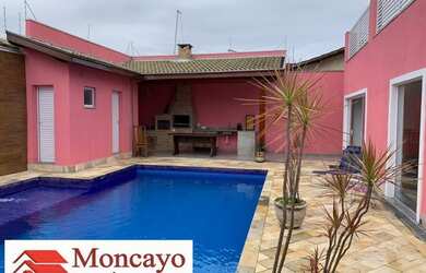 Imagem: A casa possui 5 Dormitórios, 1 Banheiro, 2 Vagas na garagem