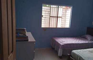 Imagem: A casa possui 3 Dormitórios, 2 Banheiros, 2 Vagas na garagem