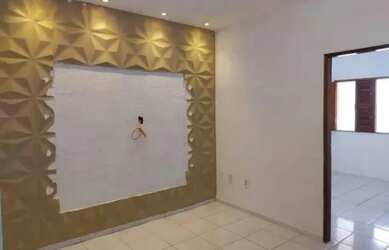 Imagem: A casa possui 3 Dormitórios, 2 Banheiros, 1 Vaga na garagem