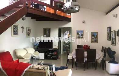 Imagem: A casa possui 4 Dormitórios, 4 Banheiros, 5 Vagas na garagem