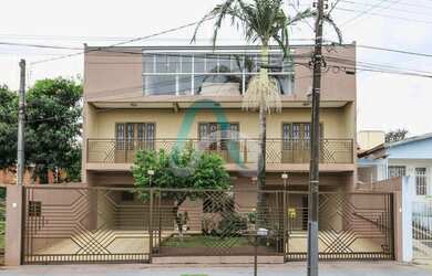 Imagem: A casa possui 3 Dormitórios, 5 Banheiros, 2 Vagas na garagem