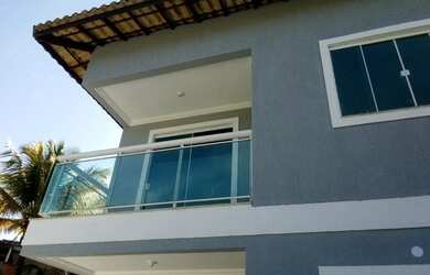 Imagem: A casa possui 3 Dormitórios, 4 Banheiros, 3 Vagas na garagem