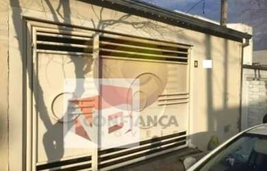 Imagem: A casa possui 2 Dormitórios, 1 Banheiro, 3 Vagas na garagem