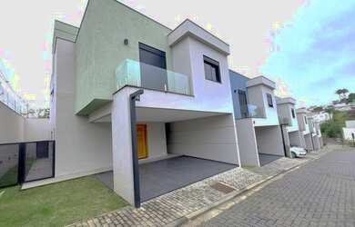 Imagem: A casa em condomínio possui 4 Dormitórios, 5 Banheiros, 3