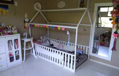 Imagem: A casa possui 4 Dormitórios, 2 Banheiros, 299m² de Área e