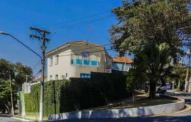 Imagem: A casa possui 4 Dormitórios, 4 Banheiros, 5 Vagas na garagem