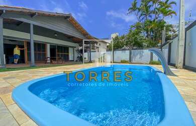 Imagem: A casa possui 4 Dormitórios, 5 Banheiros, 5 Vagas na garagem