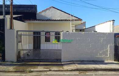 Imagem: A casa possui 3 Dormitórios, 1 Banheiro, 4 Vagas na garagem