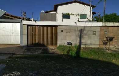 Imagem: A casa possui 4 Dormitórios, 5 Banheiros, 3 Vagas na garagem