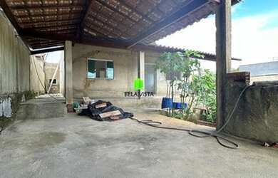 Imagem: A casa possui 5 Dormitórios, 3 Banheiros, 4 Vagas na garagem