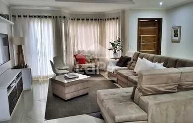 Imagem: A casa possui 3 Dormitórios, 5 Banheiros, 5 Vagas na garagem