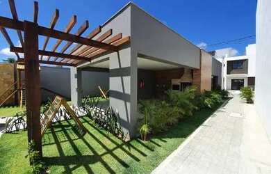 Imagem: A casa em condomínio possui 3 Dormitórios, 1 Banheiro, 2 Vagas