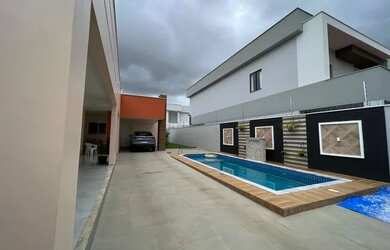 Imagem: A casa possui 4 Dormitórios, 4 Banheiros, 3 Vagas na garagem