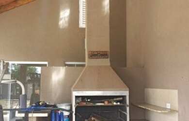 Imagem: A casa possui 2 Dormitórios, 1 Banheiro, 5 Vagas na garagem