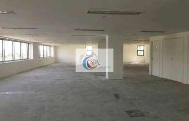 Imagem: O depósito possui 5 Vagas na garagem, 385m² de Área e está