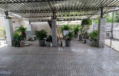 Imagem: A casa possui 4 Dormitórios, 3 Banheiros, 3 Vagas na garagem