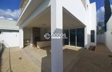 Imagem: A casa em condomínio possui 4 Dormitórios, 5 Banheiros, 4