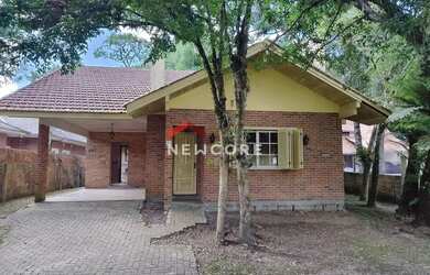 Imagem: A casa em condomínio possui 3 Dormitórios, 1 Banheiro, 2 Vagas