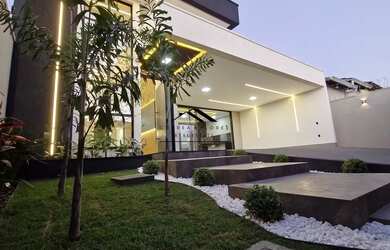 Imagem: A casa possui 4 Dormitórios, 5 Banheiros, 3 Vagas na garagem