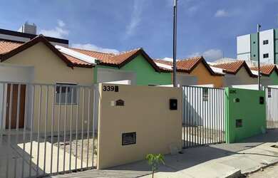 Imagem: A casa possui 2 Dormitórios, 2 Banheiros, 1 Vaga na garagem