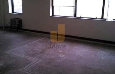 Imagem: O depósito possui 2 Vagas na garagem, 40m² de Área e está