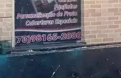 Imagem: A casa possui 3 Dormitórios, 2 Banheiros, 1 Vaga na garagem