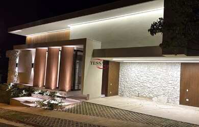 Imagem: A casa em condomínio possui 4 Dormitórios, 5 Banheiros, 4