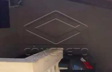 Imagem: A casa possui 4 Dormitórios, 2 Banheiros, 2 Vagas na garagem