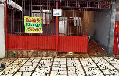 Imagem: A casa possui 2 Dormitórios, 1 Banheiro, 1 Vaga na garagem