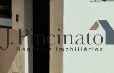 Imagem: A casa possui 3 Dormitórios, 3 Banheiros, 4 Vagas na garagem