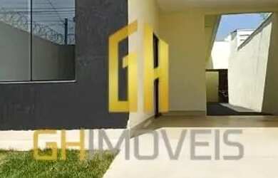 Imagem: A casa possui 3 Dormitórios, 2 Banheiros, 2 Vagas na garagem