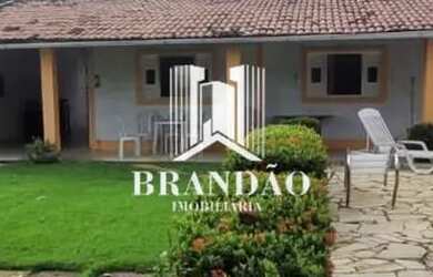 Imagem: A casa possui 3 Dormitórios, 2 Banheiros, 450m² de Área