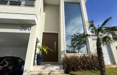 Imagem: A casa em condomínio possui 4 Dormitórios, 5 Banheiros, 4