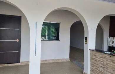 Imagem: A casa possui 3 Dormitórios, 1 Banheiro, 3 Vagas na garagem