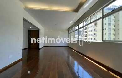 Imagem: O apartamento possui 4 Dormitórios, 2 Banheiros, 2 Vagas na