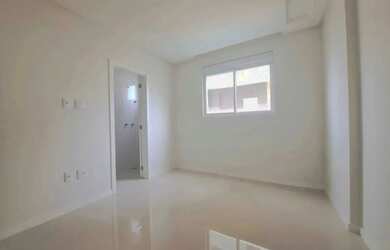 Imagem 4: Apartamento quadra mar com 3 suítes e 3 vagas de garagem - Meia Praia/SC