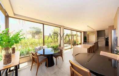 Imagem: A casa em condomínio possui 3 Dormitórios, 4 Banheiros, 2