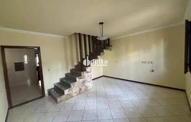 Imagem 6: Casa estilo sobrado com 3 quartos sendo 1 suíte disponível para locação no bairro Jardim P