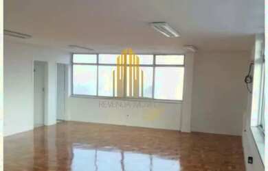 Imagem: O depósito possui 1 Vaga na garagem e 98m² de Área e está